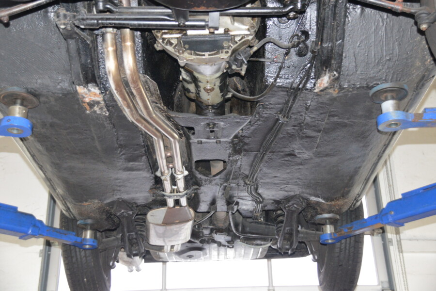 MB Pagode
Unterboden mit Bitumen gut und reichlich gespachtelt vor dem Eisstrahlen.